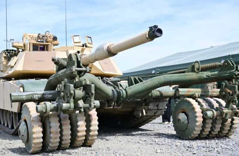 Megérkeztek Ukrajnába az első amerikai Abramsok