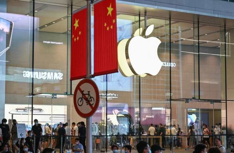 Az Apple részvényei óriásit zuhantak Kína lépése miatt