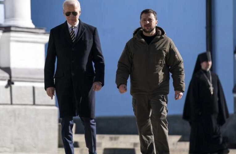 Zelenszkij készen áll a menekülésre, összepakolta csomagjait, meg a milliárdjait