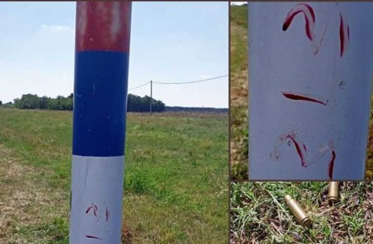 Vérrel írt üzenet, fegyverarzenál, eltévedt lövedék – Fokozódik a feszültség a déli határnál