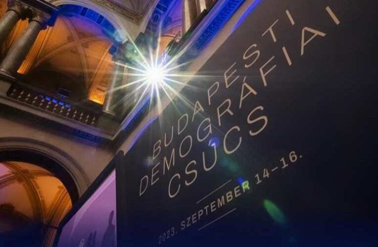 Demográfiai csúcs: Orbán Viktor 12:10-től tartja beszédét (élő közvetítés)