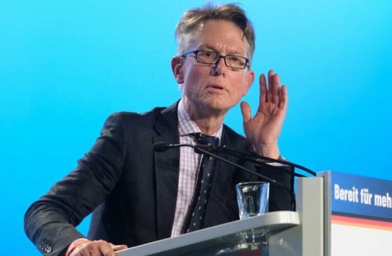 Hülyékből tényleg nincs hiány az EP-ben: Egy német képviselő felfüggesztetné Lengyelország uniós tagságát