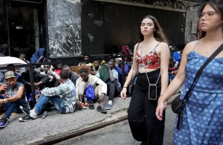 Kezelhetetlenné vált a migránsválság a déli határon