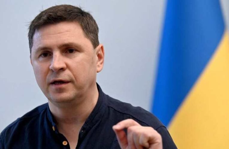 Podoljak elismerte, egyeztettek a Nyugattal a kurszki betörésről