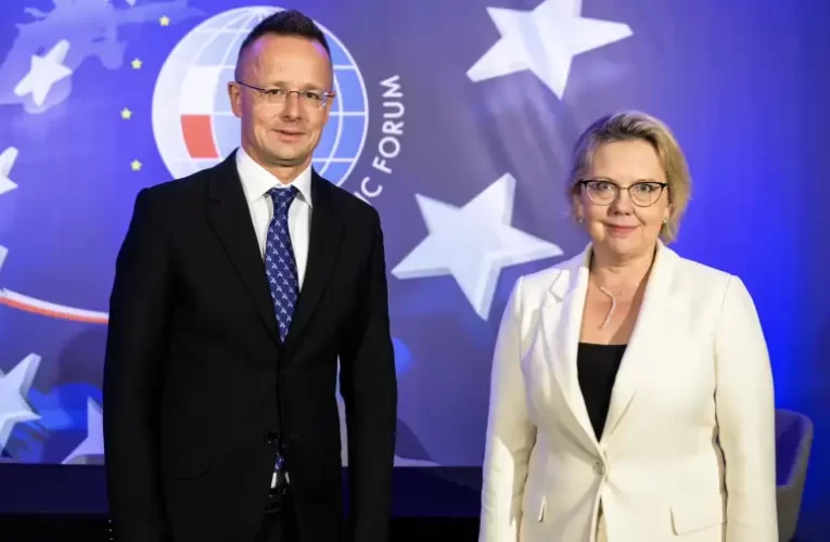 Szijjártó Péter: először érkezhet északról is földgáz Magyarországra