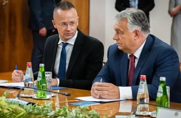 Szijjártó Péter és Orbán Viktor