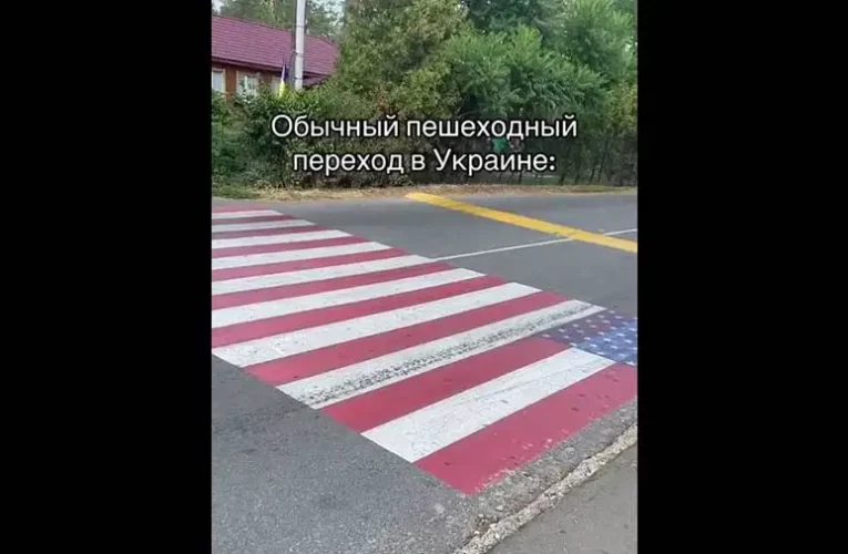 Akkor ez is rendben van: amerikai zászlóval felfestett gyalogátkelőhelyek jelentek meg Kijevben