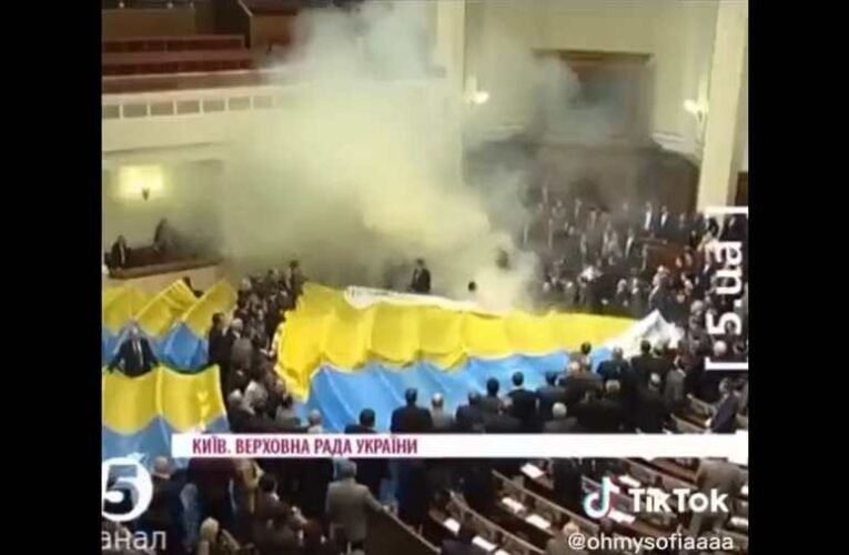 Az ukrán parlamentben óriási verekedés tört ki