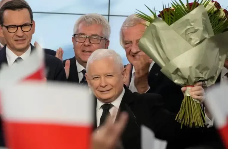 Lengyel választás: Tíz százalék feletti feldolgozottságnál nagy előny Kaczynskiéknál