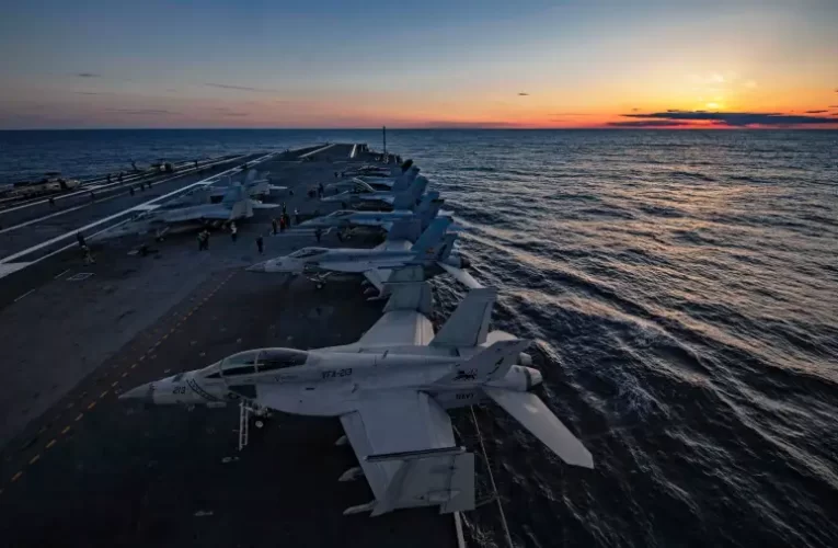 A Pentagon komplett csapásmérő tengeri egységet küld Izrael támogatására