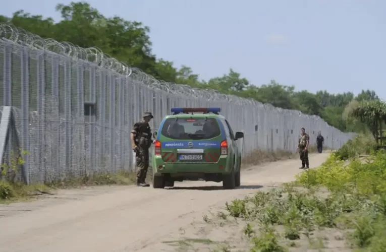 Pattanásig feszült a helyzet: migránsok egyre erőszakosabban követelik, hogy nyissák meg a határokat