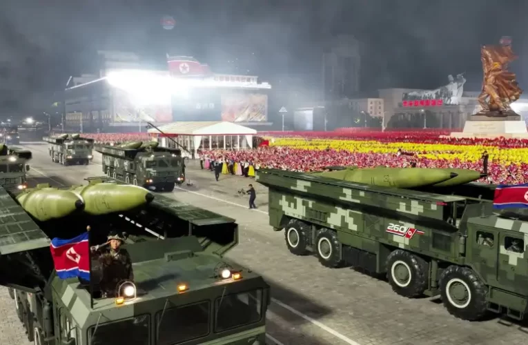 Óriási lőszerszállítmányt kap Oroszország az izraeli háború árnyékában