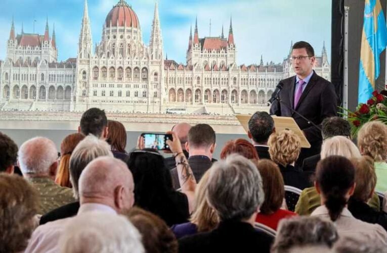 Gulyás Gergely: a 21. századot a nemzeti összetartozás évszázadává kell tenni