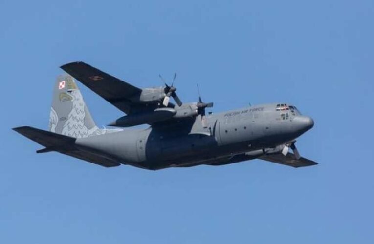 Lengyelország személyszállító katonai repülőgépekkel menekíti ki állampolgárait Izraelből