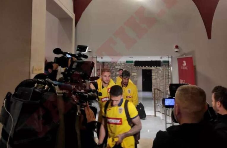 Hangulatkeltés: A román fociválogatott lemondta a budapesti sétát