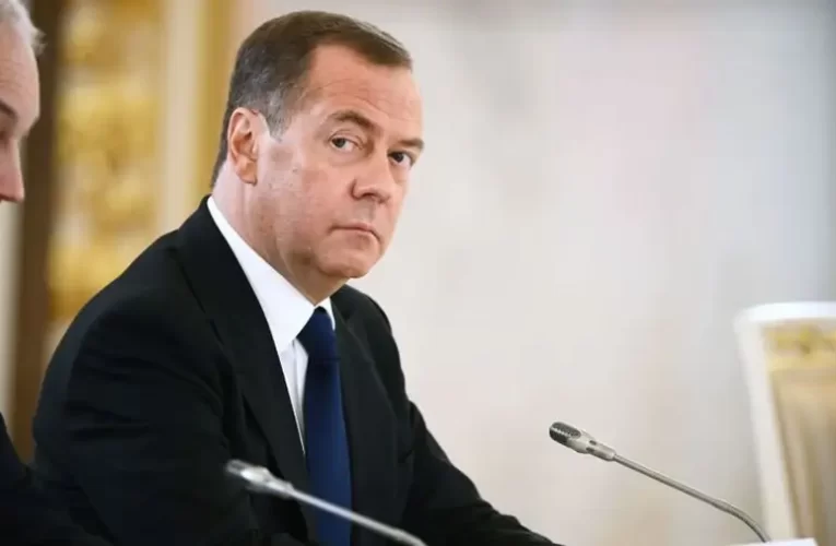 Dmitrij Medvegyev: A mongolok „elküldték” a Nemzetközi Büntetőbíróságot és az EU-t