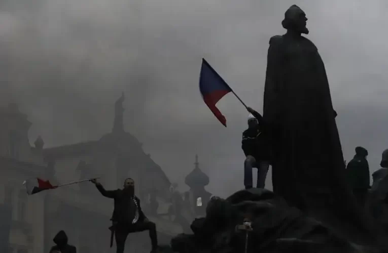 „Ukrajnának terrorista kormánya van” – egységes fellépést sürget Brüsszellel szemben Trump és Ron DeSantis követője