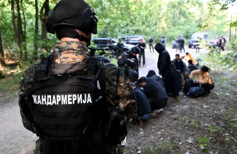 „Gépkarabélyaik és kézigránátjaik vannak” – a legtöbb migráns a szerb-magyar határon próbál az EU-ba jutni