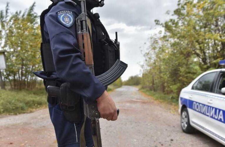 Déli határ: Több száz szerb rendőr vonult ki a szerb-magyar határra