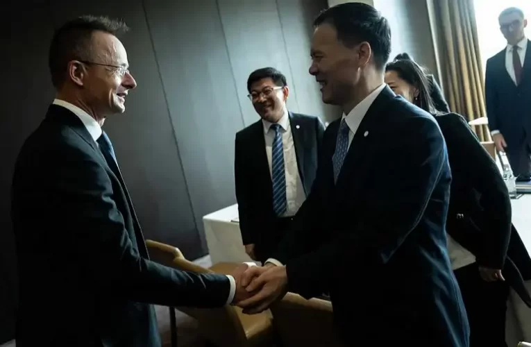 Szijjártó Péter: a magyar-kínai kapcsolatok megerősítése komoly eredményeket hozott gazdaságilag (videóval)