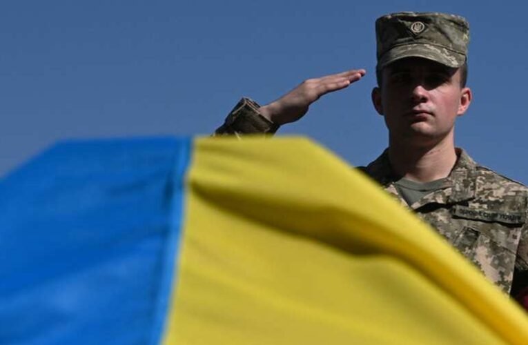 Ukrajna: Minden hadköteles férfinak készülnie kell, hogy harcolni fog