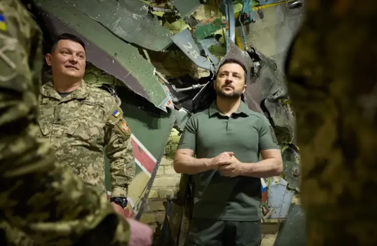 Az ukránok felszólították Zelenszkijt, hogy vonja felelősségre a parancsnokokat a csatatéren bekövetkezett kudarcokért