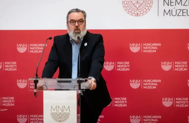 Csák János azonnali hatállyal elbocsátotta L. Simon Lászlót