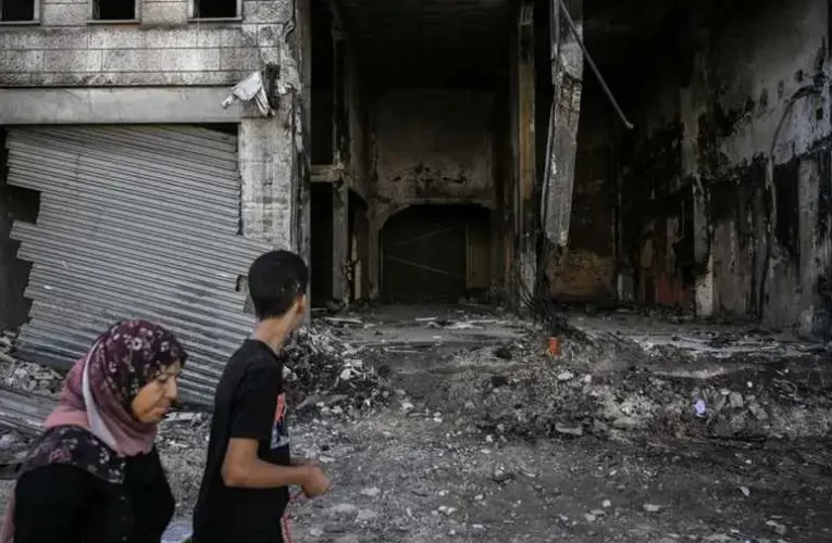 Gázai menekülttábort ért támadás, több nő és gyermek is meghalt