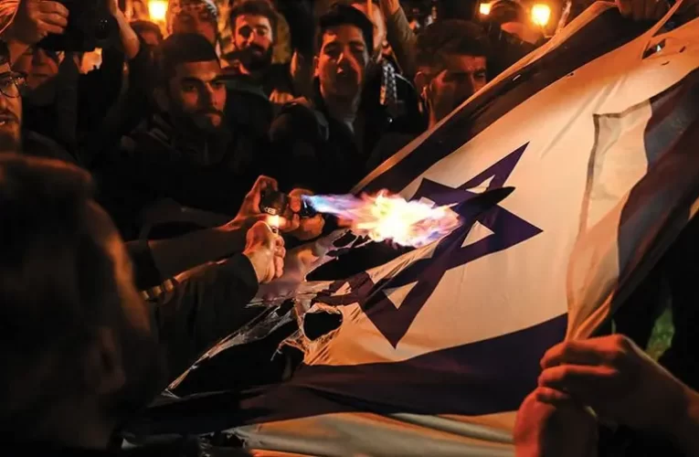 Félelmetes folyamat zajlik a szemeink előtt – teljesen elszabadult a zsidógyűlölet a nyugati baloldalon