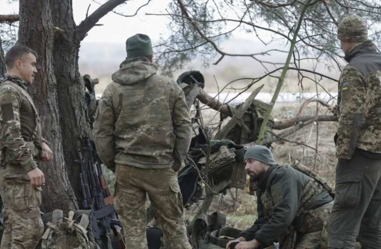 „A cél, hogy kíméletlen gyilkosokká képezzük őket” – így néz ki a titkos katonai tábor Franciaországban, ahol ukrán csapatokat képeznek ki