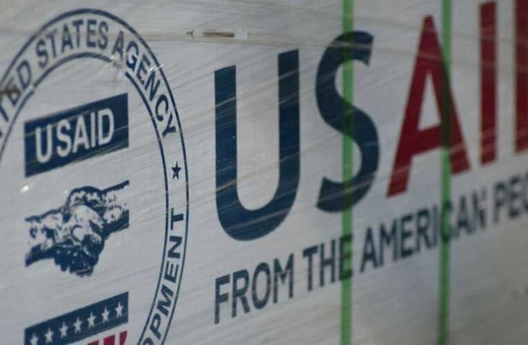 A külföldi segélyezés folytatására utasítja a bíróság a Trump-adminisztrációt