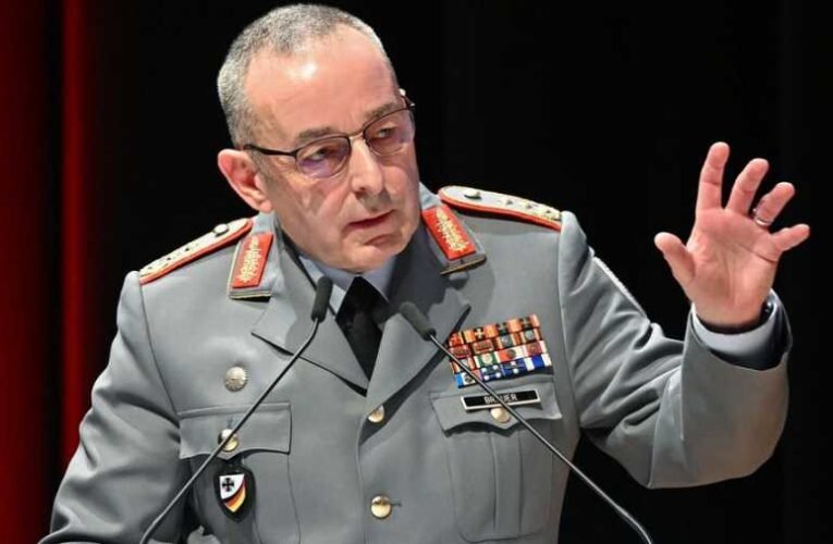 Elgurult a gyógyszere a német főparancsnoknak, Oroszországgal háborúzna