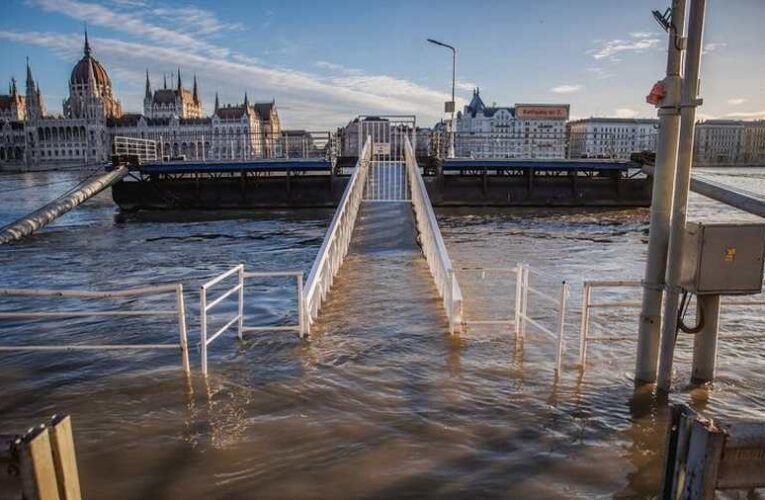 Megvan, mikorra apad vissza a Duna normál szintre, de arra még várni kell egy kicsit
