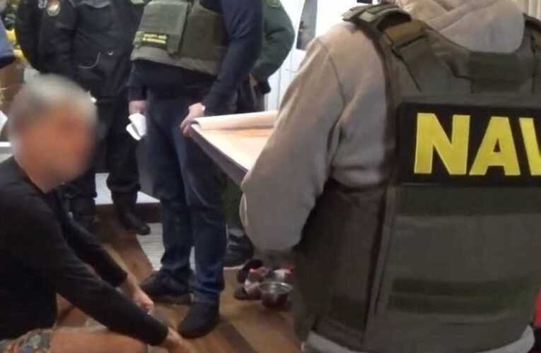 Dőlnek ki a csontvázak: vesztegetési ügyben ítélték el az Amnesty International Magyarország vezetőjének testvérét