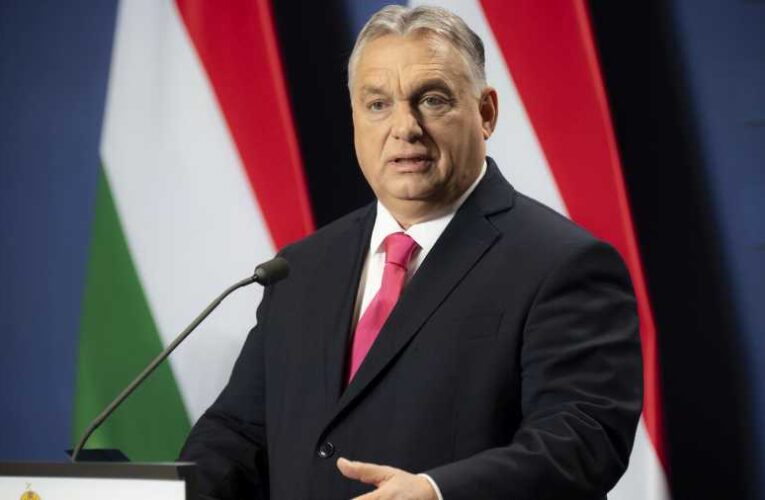 A Politico „összeoroszpártizta” a magyar miniszterelnököt