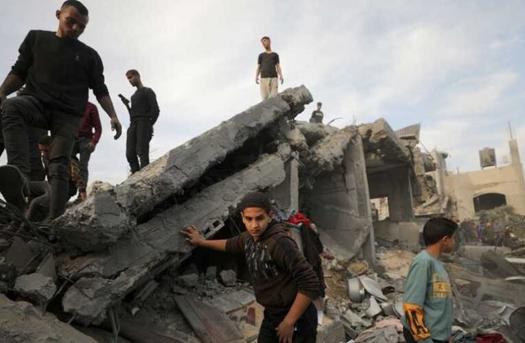 Megverik a civileket és ellopják a humanitárius segélyt a Hamász katonái (videó)