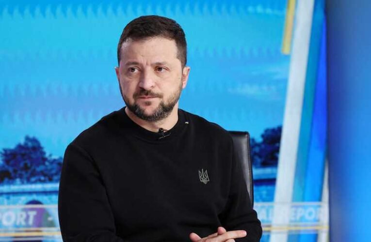 Zelenszkij az őt kritizálóknak: „Menjenek a frontvonalba!”