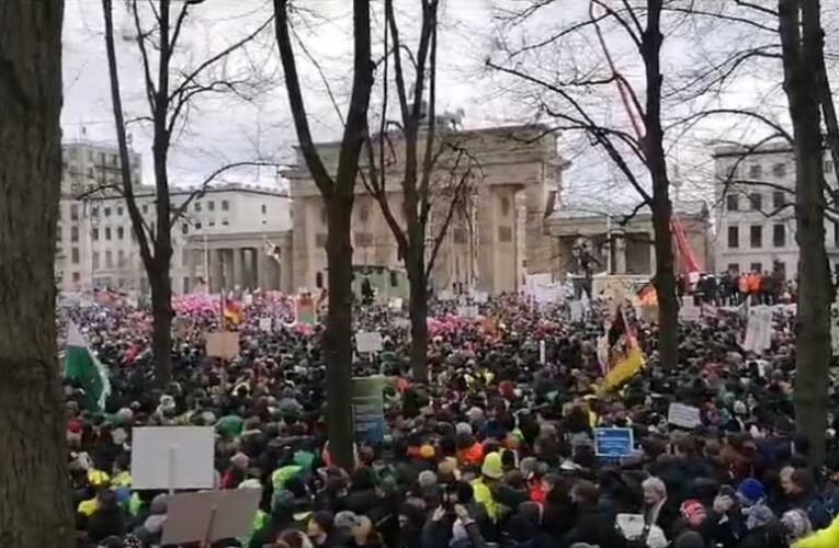 Ma Berlinben egy nagy demonstrációval zárul(?) az egy hete tartó tiltakozás