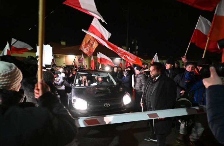 Szabadon engedték a lengyel képviselőket