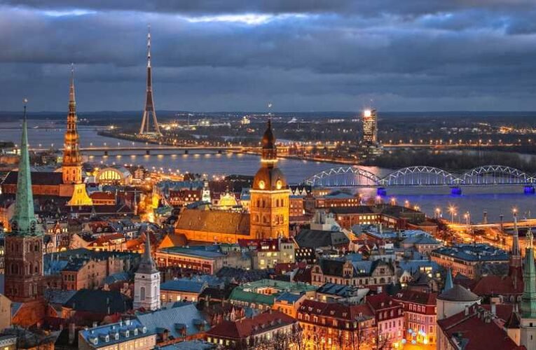 Lettország ezernél is több orosz állampolgár kiutasítását tervezi