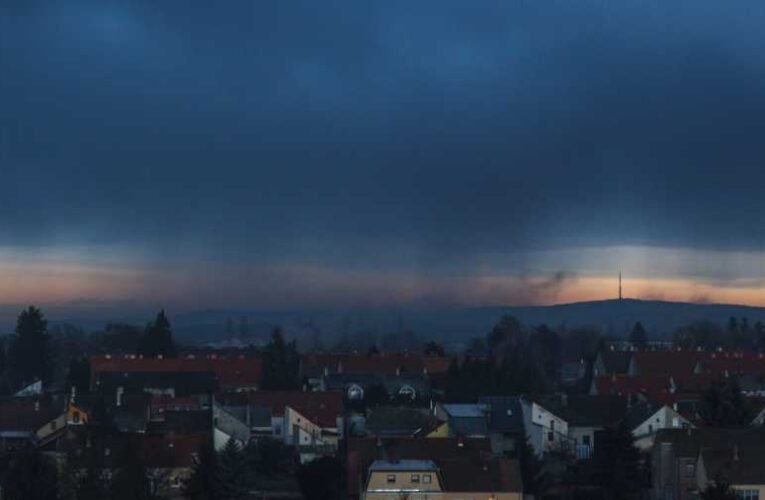 Kettészakad az ország, a feje tetejére áll az időjárás