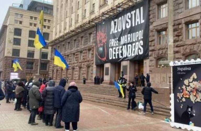 „Börtönt az európai segély tolvajainak!” – kijeviek tüntettek a korrupció ellen