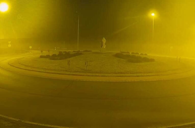 Itt a videó arról, ahogy fejszével lefejezik a Mária-szobrot