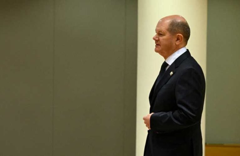 A Taurusok miatt szorongatják Scholzot