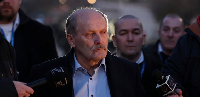 Botrányba fulladt az akkumulátoros tájékoztató Sóskúton, a polgármester elmenekült