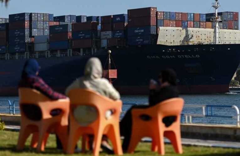 Sky News: 300%-kal nőtt a Szuezi-csatornán történő szállítás díja