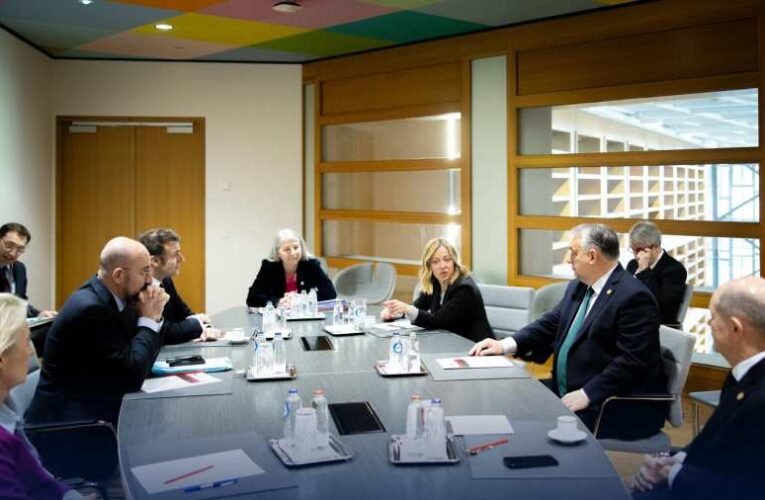 Politico: Uniós csúcs – három kiegészítéssel győzték meg Orbán Viktort