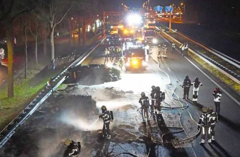 Hollandiában is autópályákat torlaszoltak el a gazdák