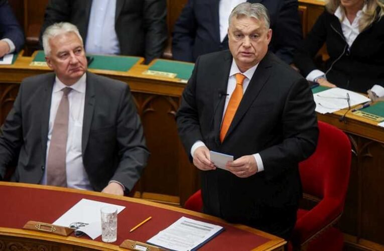 Orbán Navalnijról: Sovinisztáknak a magyar parlamentben nem jár tisztelet