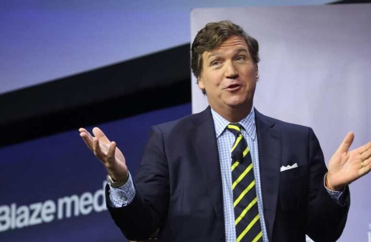 Tucker Carlson: az amerikai hírszerzés meg akarta akadályozni a Putyin interjú elkészítését